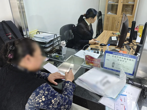 多得网 一方说“钱到账再解封”，一方说“不解封就没钱付”，僵局怎么破？